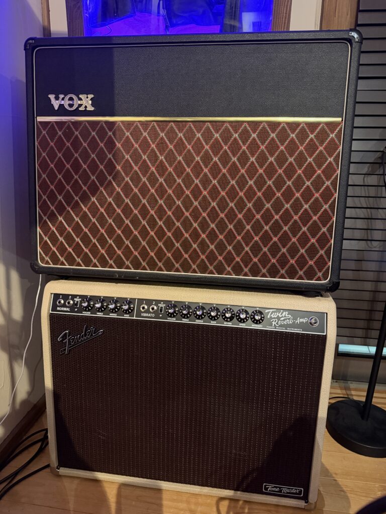 ミルキィロックに入荷したFender Tone Master Twin Reverbと上に積まれたVOX AC-30